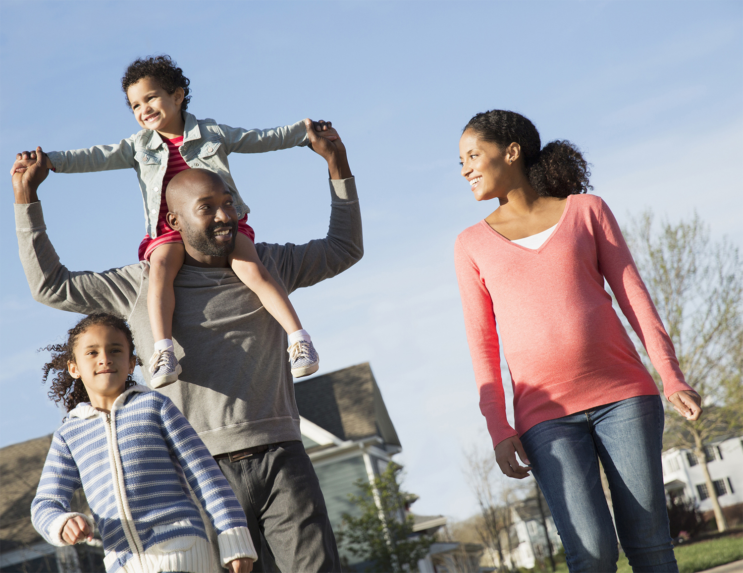 EFNEP, pregnant mom walking with family