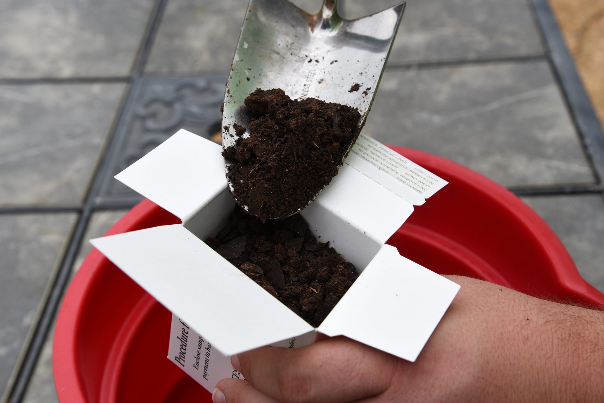 Figure 4. Place about 1 pint of the mixture into a soil sample box.