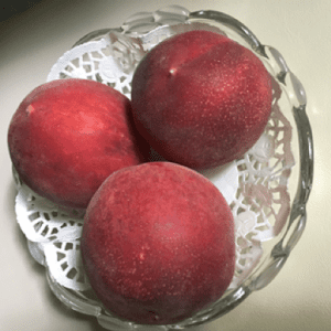'CaroRes Wonder’ vareity of peaches in a glass bowl