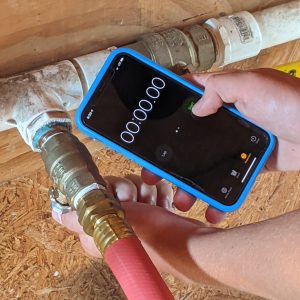 Figure 9. Turning on the water supply and starting the smartphone timer simultaneously.