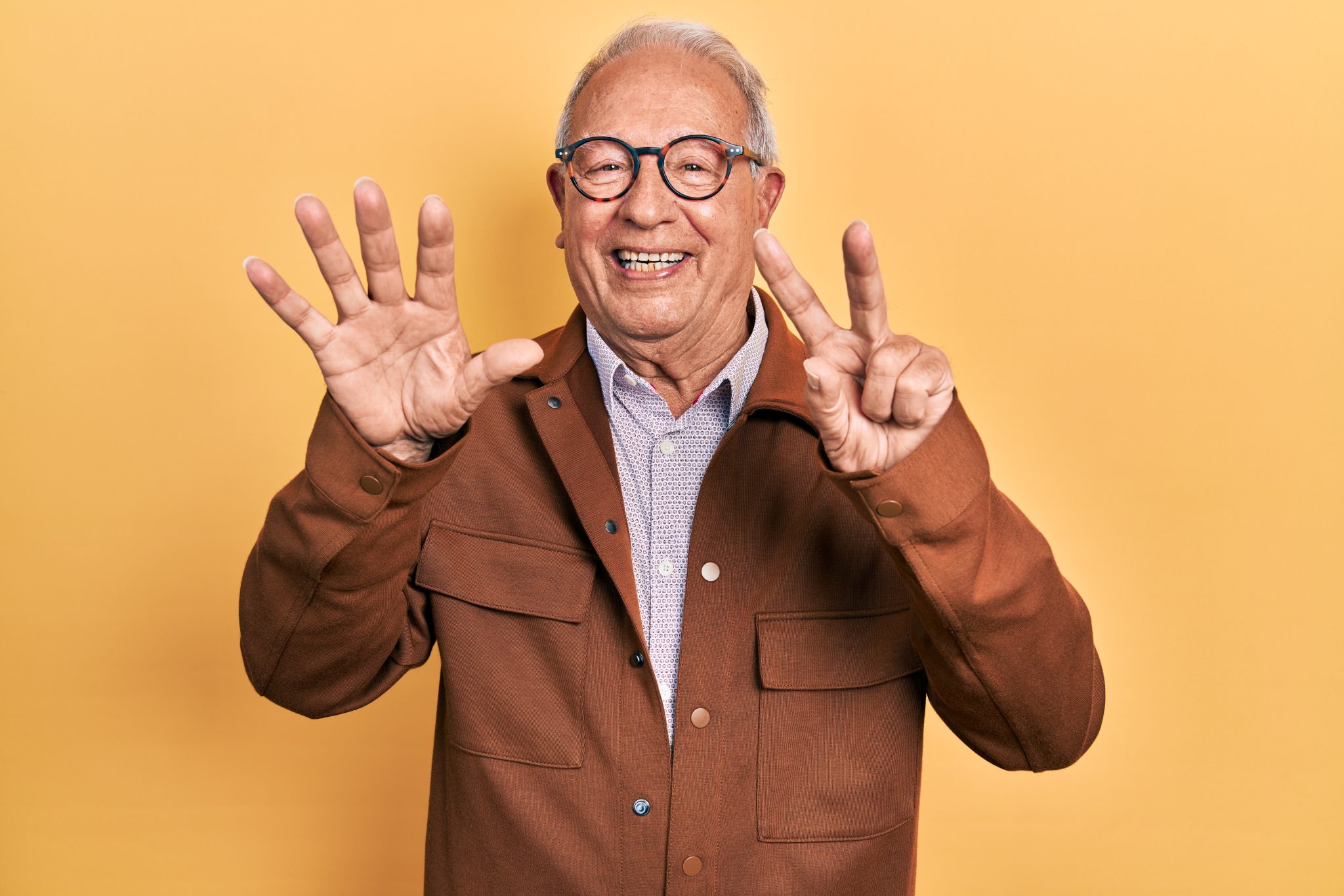 Man holding up 7 fingers. 7 simple steps to heart healthy living