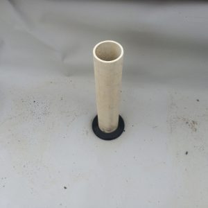 Figure 6. Standpipe in a DWC bed using a bulkhead fitting to plumb through the liner