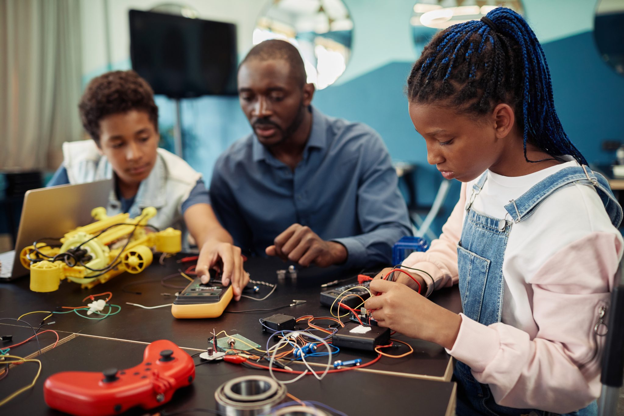 This at-home learning robot reinforces STEM concepts for young learners