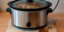 A-slow-cooker-with-meat-and-vegetables