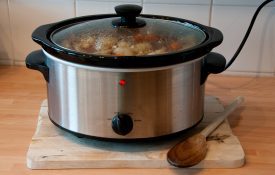 A-slow-cooker-with-meat-and-vegetables