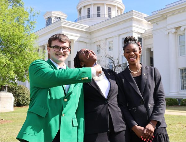 Izette McNealy pictured with Alabama 4-H State Ambassadors Carrington Robertson and Luke Stephens.
