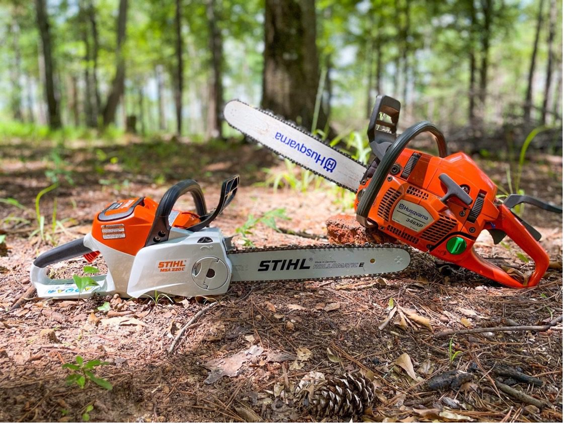How to Use & Maintain a Battery-Powered Chainsaw