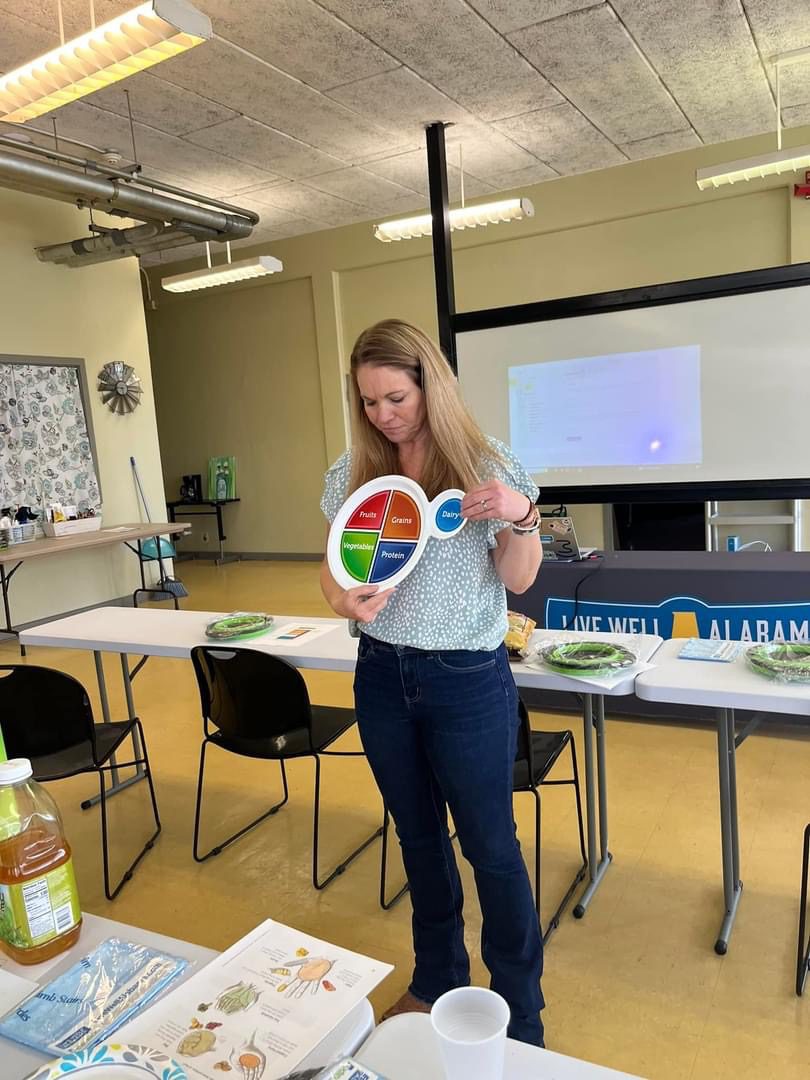 A SNAP-Ed educator teaching a class while using the My Plate tool.
