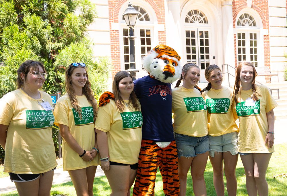 Aubie the Tiger with a group of St. Clair County 4-H members