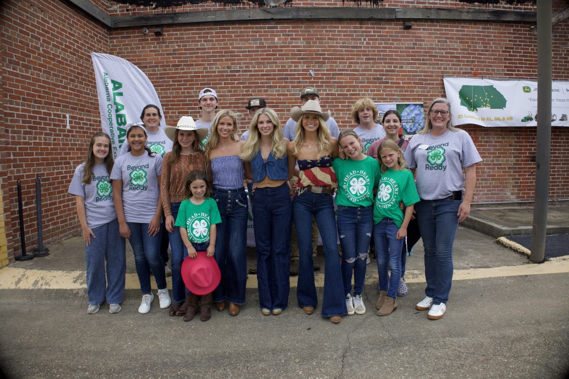 The Castellows with AL 4H members.