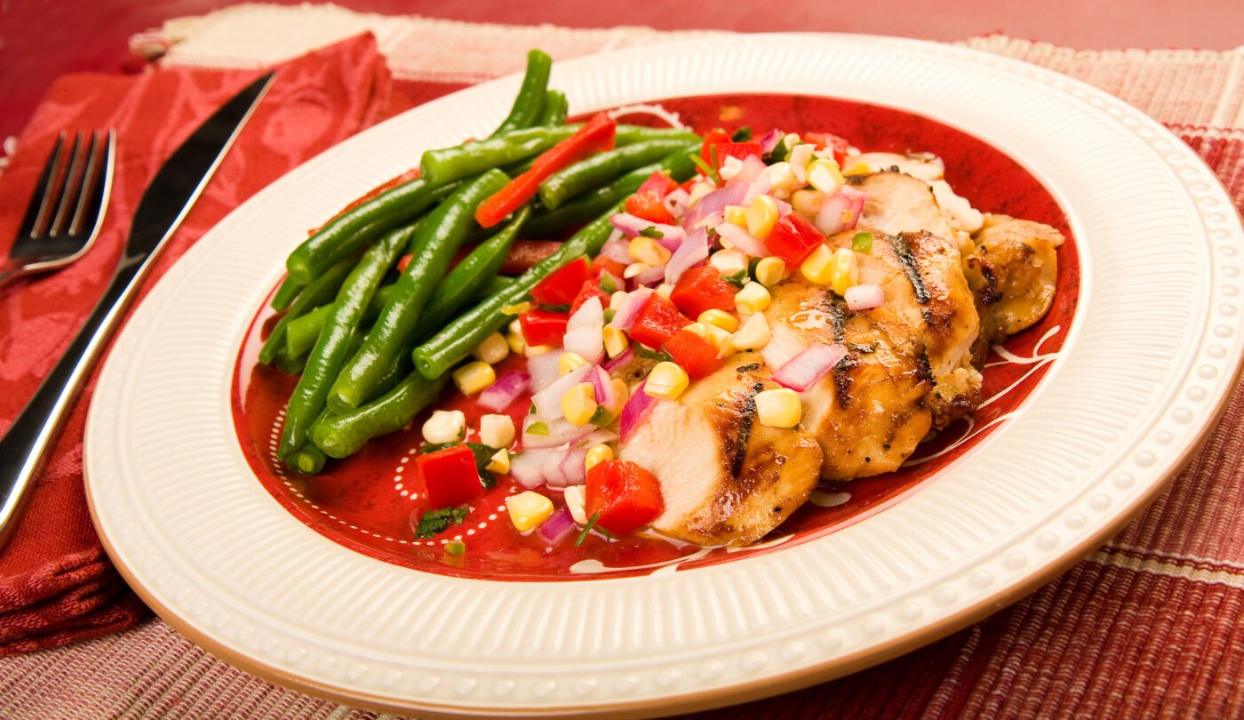 Grilled chicken with salsa and green beans